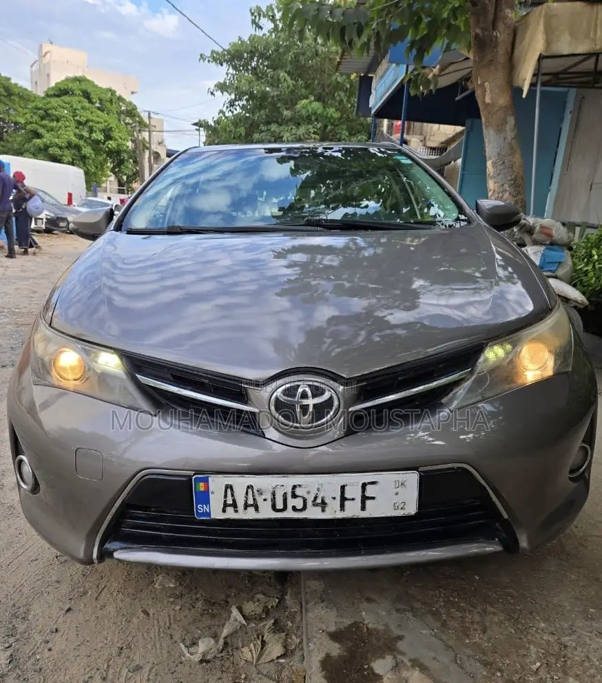 Toyota Auris 2015 Gris