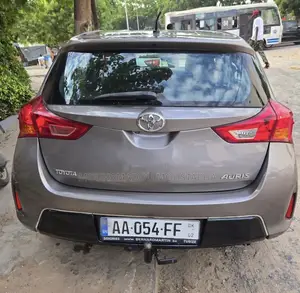 Toyota Auris 2015 Gris