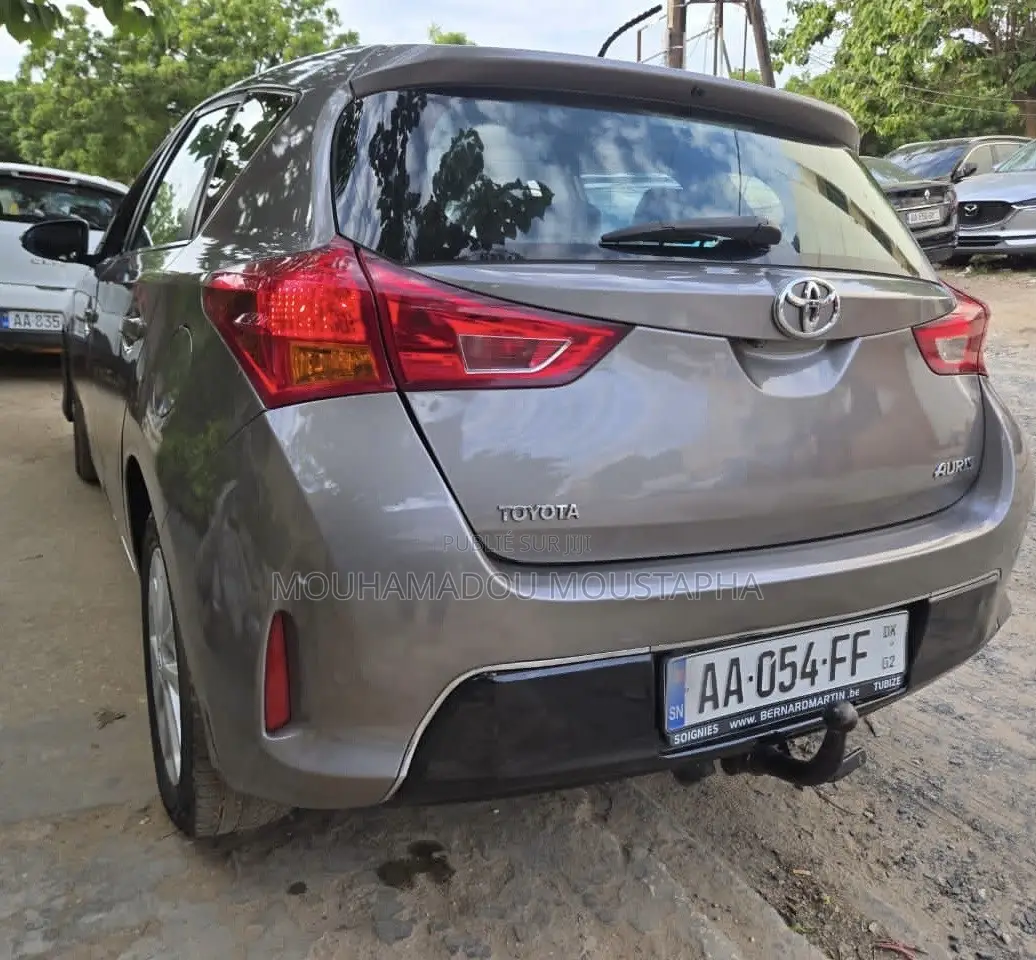 Toyota Auris 2015 Gris