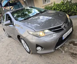 Toyota Auris 2015 Gris