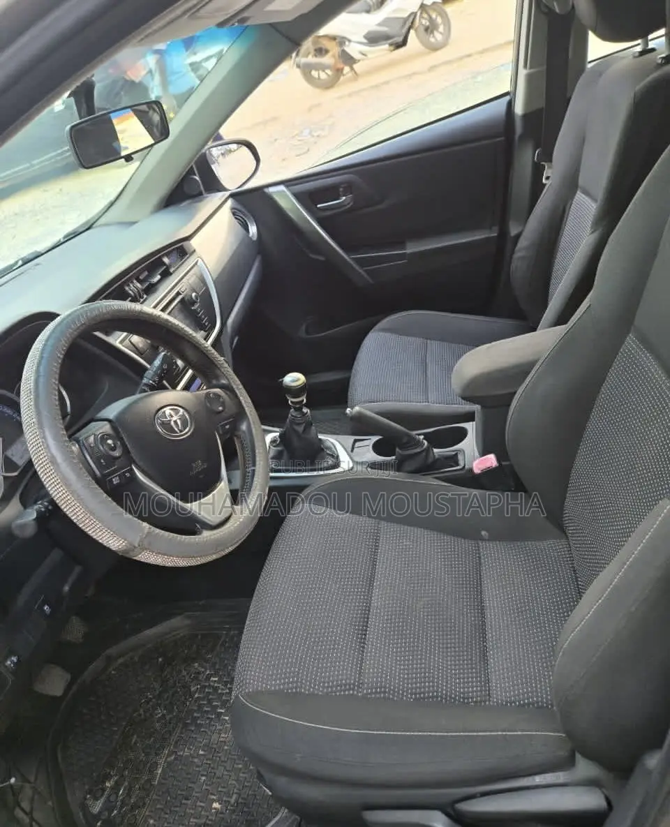 Toyota Auris 2015 Gris