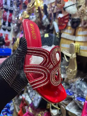 Des Chaussures De Bon Qualité Sont Disponibles