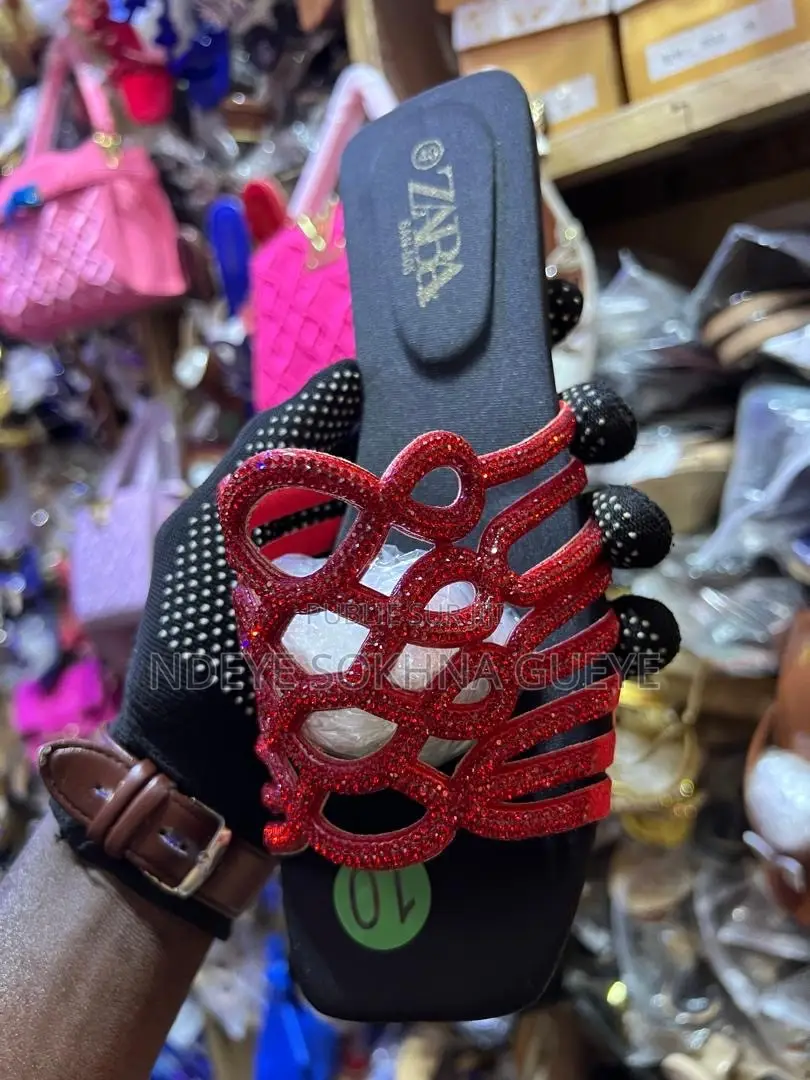 Des Chaussures De Bon Qualité Sont Disponibles