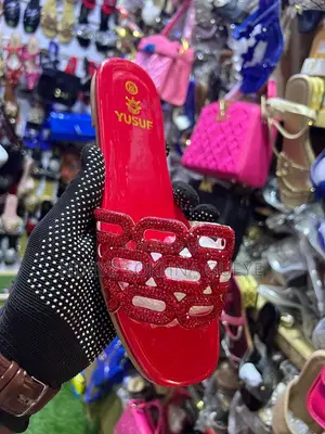 Des Chaussures De Bon Qualité Sont Disponibles