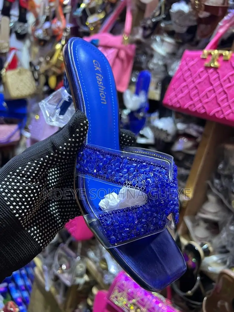 Des Chaussures De Bon Qualité Sont Disponibles