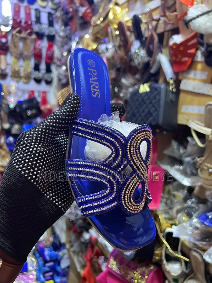 Des Chaussures De Bon Qualité Sont Disponibles