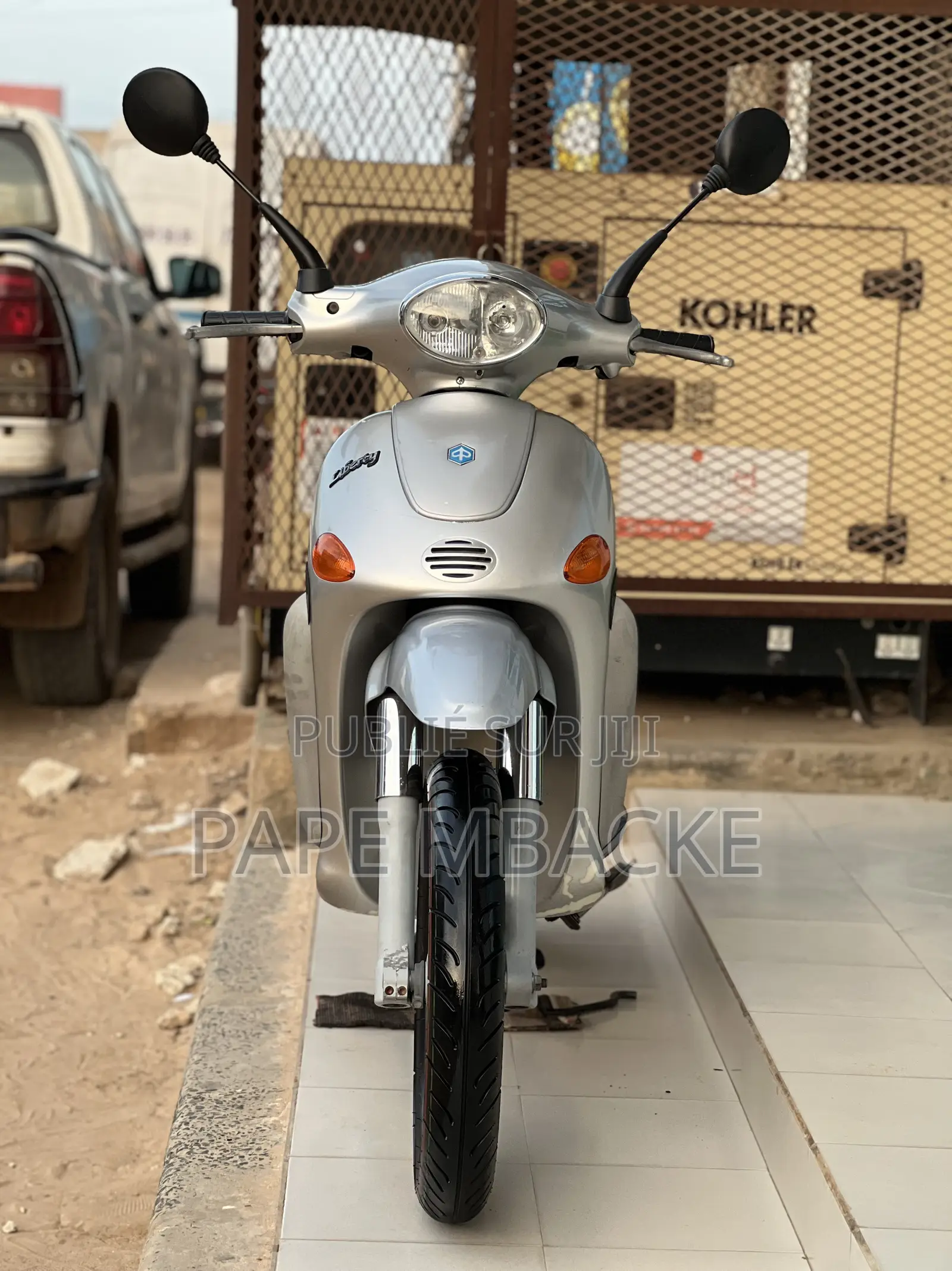 Nouveau Piaggio Scooter 2003 Gris