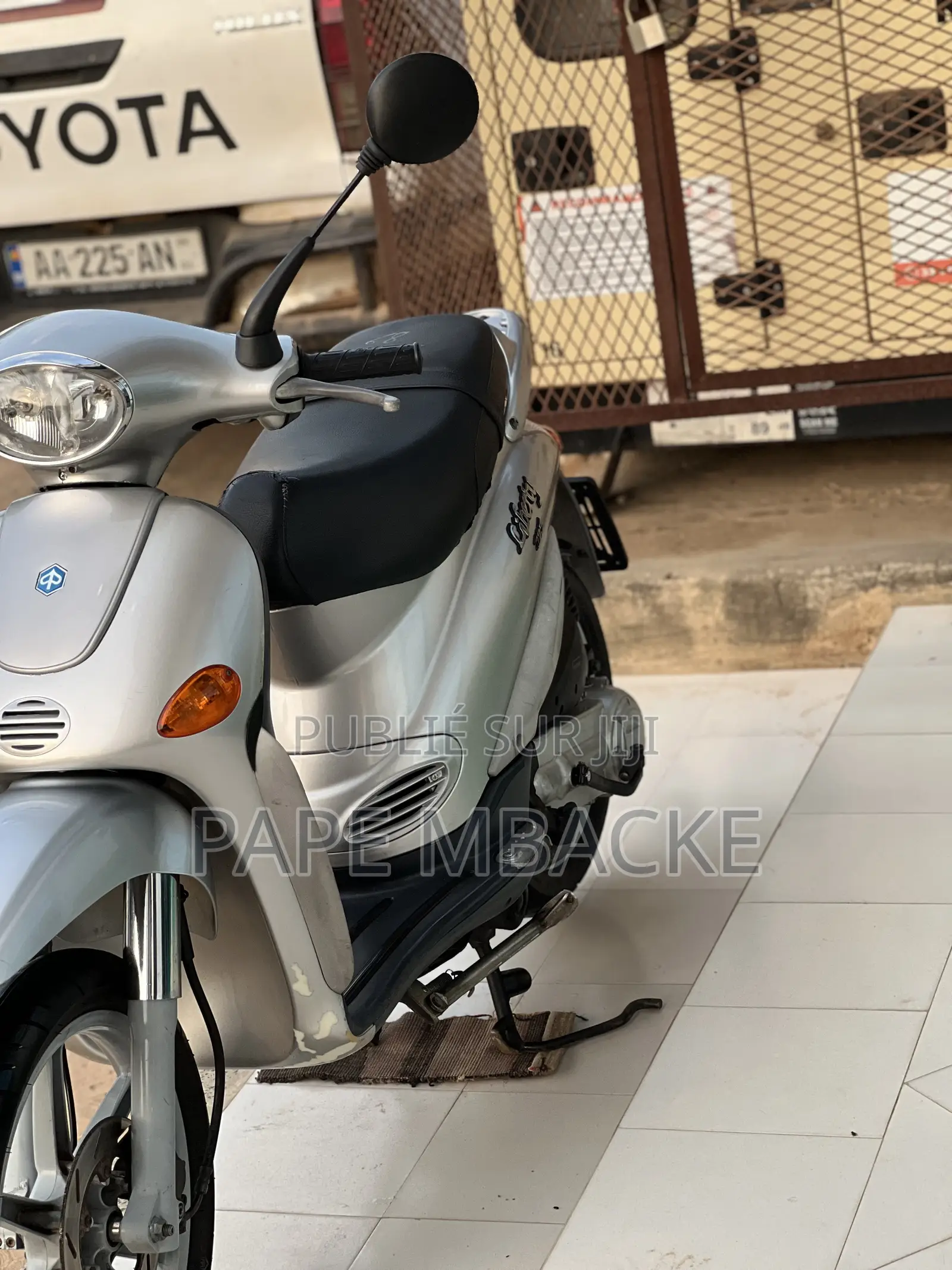Nouveau Piaggio Scooter 2003 Gris