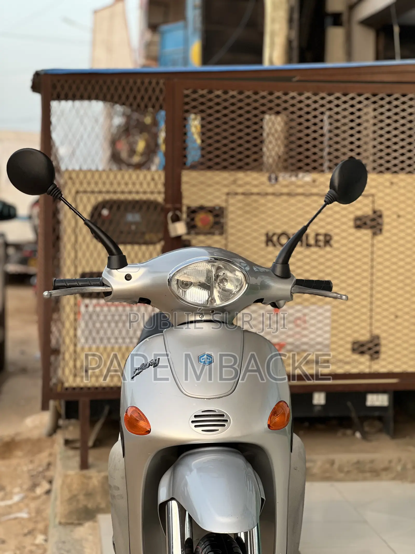 Nouveau Piaggio Scooter 2003 Gris