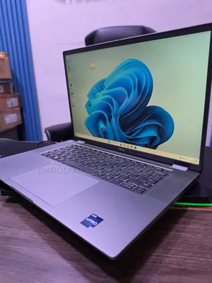 Nouveau Dell Latitude 7640 16GB Intel Core i5 SSD 512GB