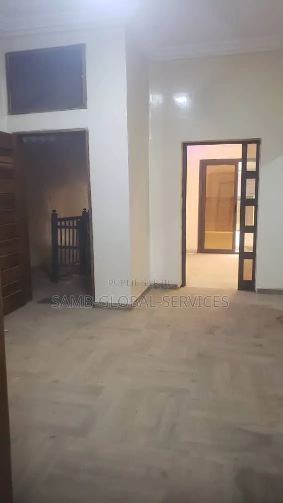 1chbre Appartement partagé dans Yoff à Louer