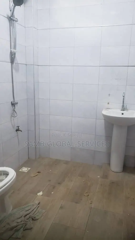 1chbre Appartement partagé dans Yoff à Louer