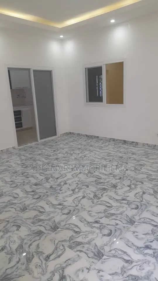 4chbre Appartement dans Ngor à Louer