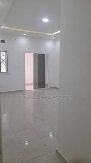 4chbre Appartement dans Ngor à Louer