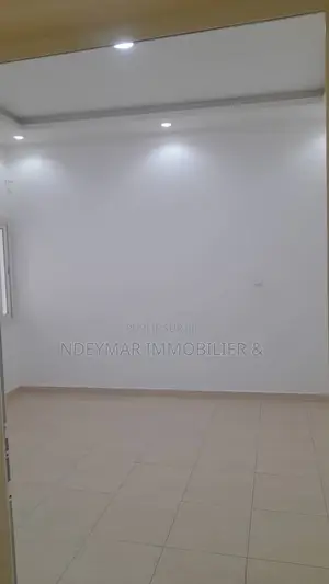 4chbre Appartement dans Ngor à Louer