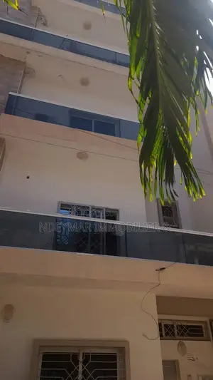 4chbre Appartement dans Ngor à Louer