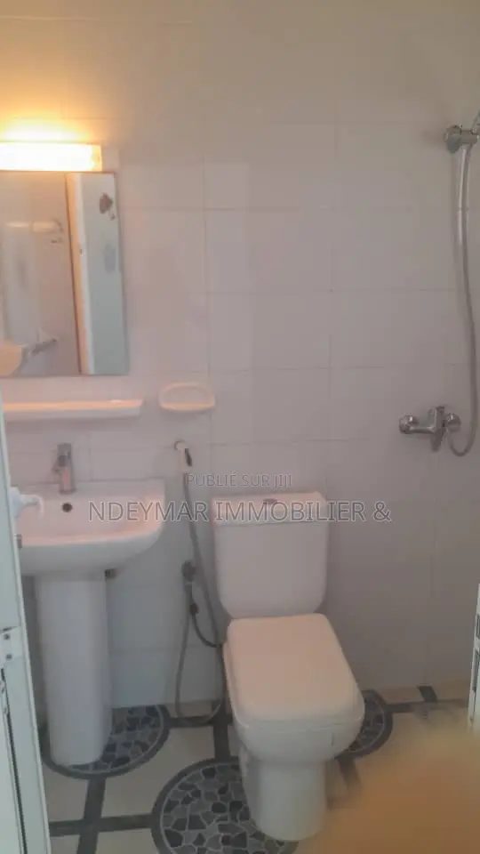 4chbre Appartement dans Ngor à Louer