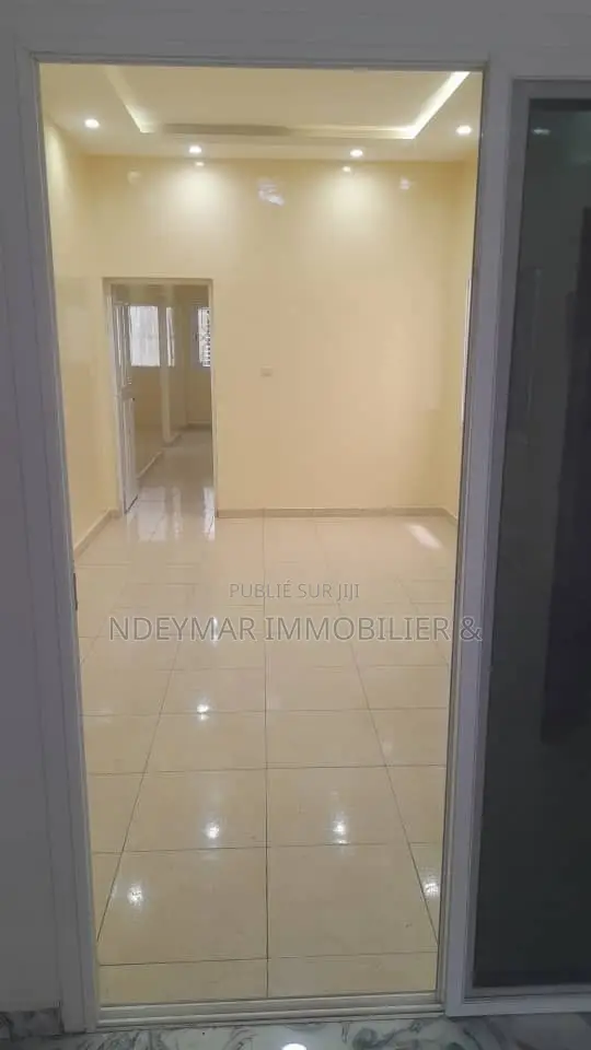4chbre Appartement dans Ngor à Louer
