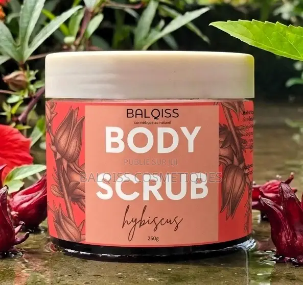Gommage Corps Éclat Sucre & Hibiscus – BALQISS Cosmétique 250g