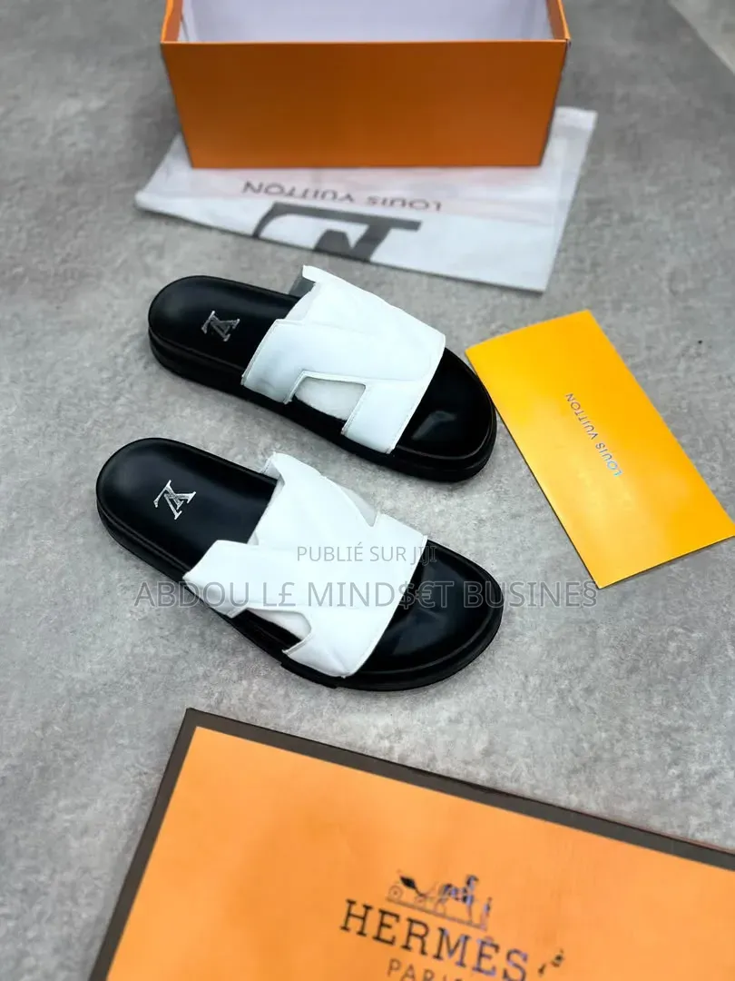 Sandal LV Blanc Et Noir Disponible