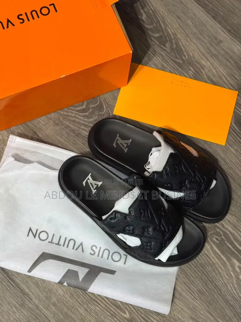 Sandal LV Blanc Et Noir Disponible