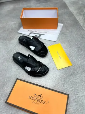 Sandal LV Blanc Et Noir Disponible