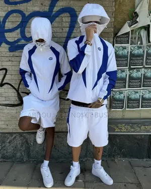 Ensemble Syna Short Capuche Disponible
