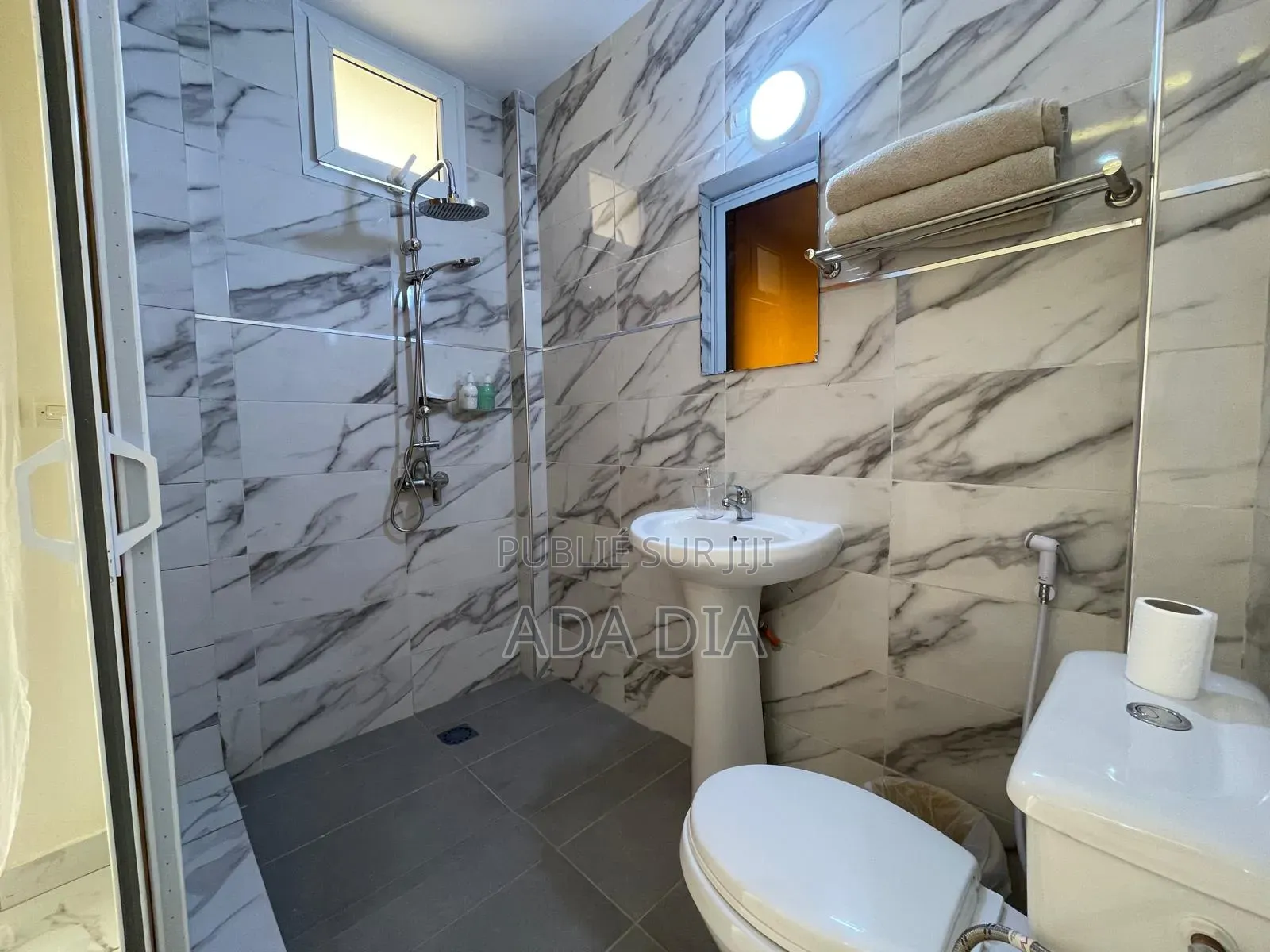 Meublé 4chbre Appartement dans Ouakam à Louer