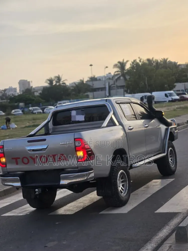 Toyota Hilux 2018 Gris