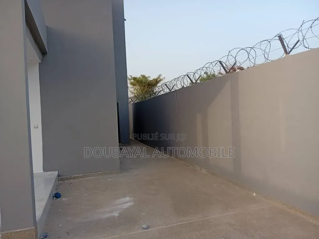 5chbre Villa dans Saly Villa À Vendre, Thiès Sud à Vendre