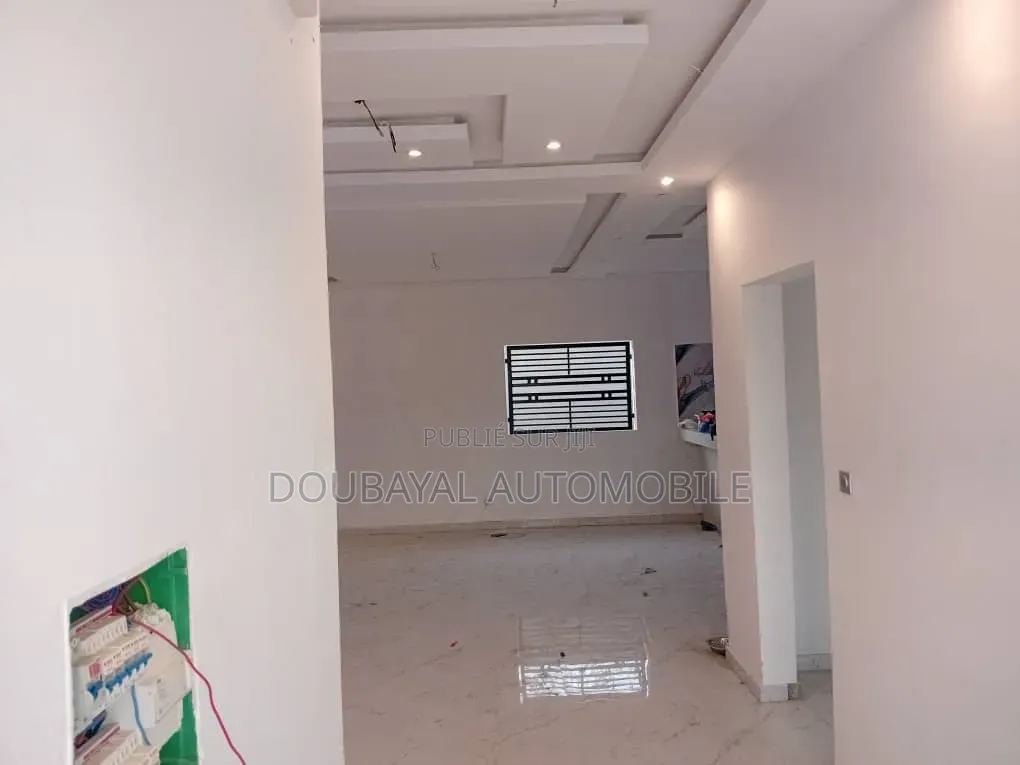 5chbre Villa dans Saly Villa À Vendre, Thiès Sud à Vendre