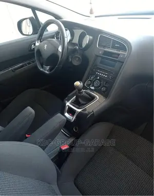 PEUGEOT 5008 1.6 HDi Allure 2015 Autre