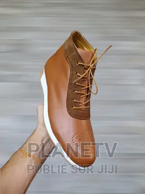 Photo - Chaussures en Cuir Pour Homme Disponible