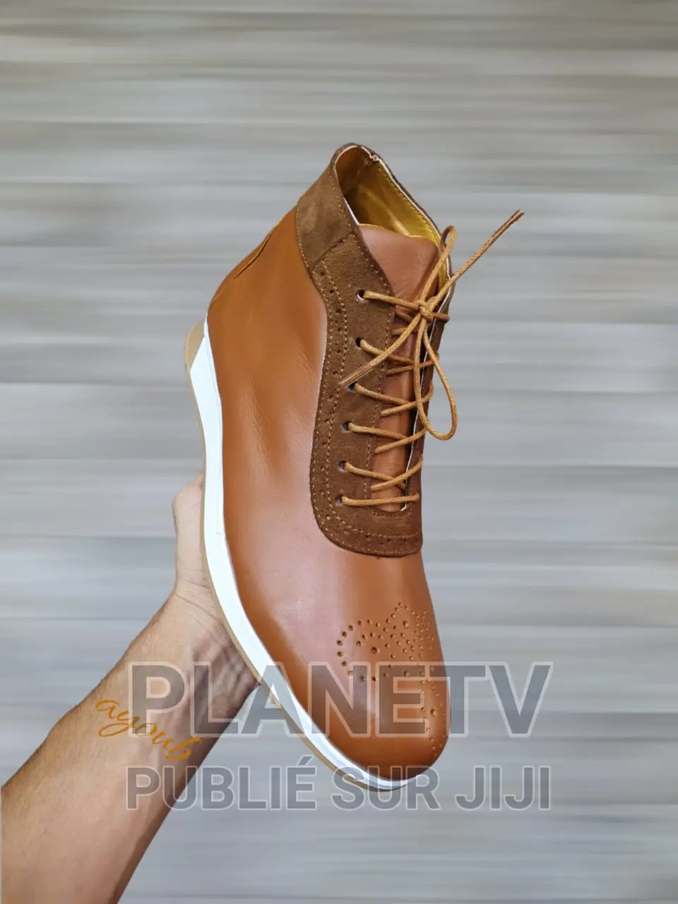 Chaussures en Cuir Pour Homme Disponible