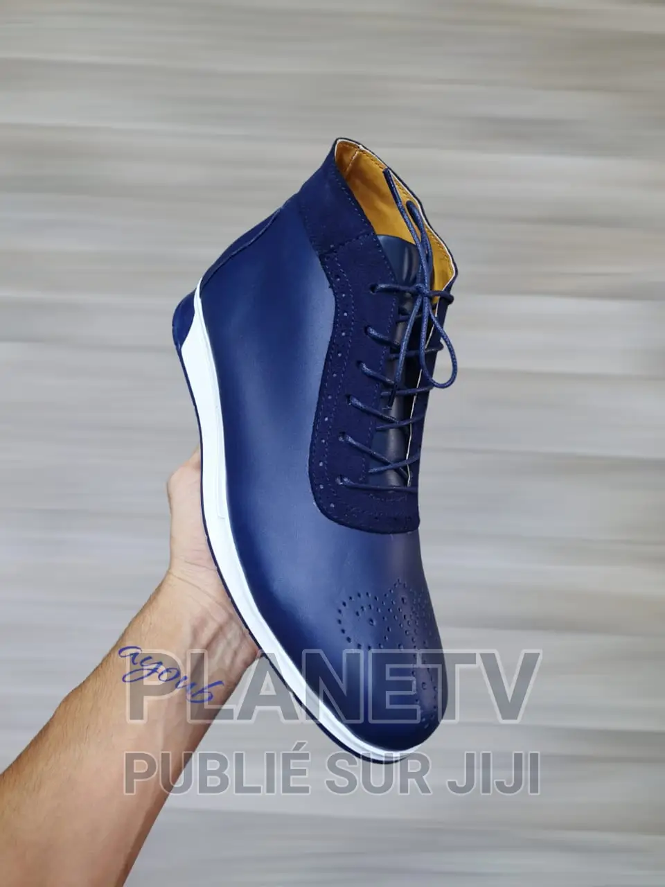 Chaussures en Cuir Pour Homme Disponible