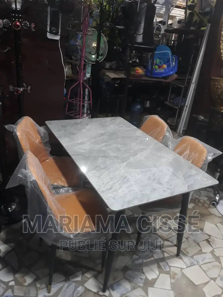 Table À Manger Confortable