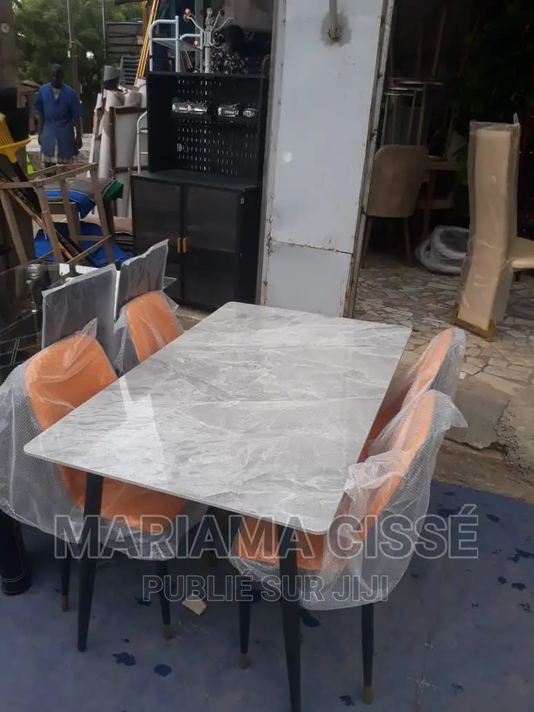 Table À Manger Confortable