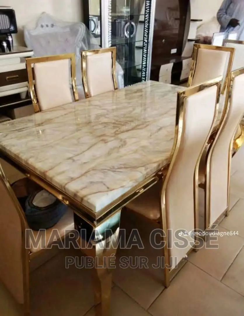 Table À Manger Confortable