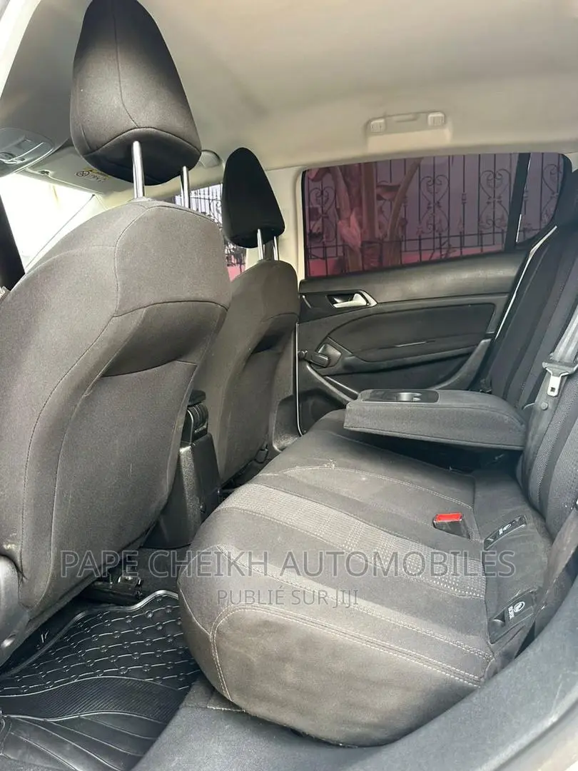 PEUGEOT 308 2018 Blanc