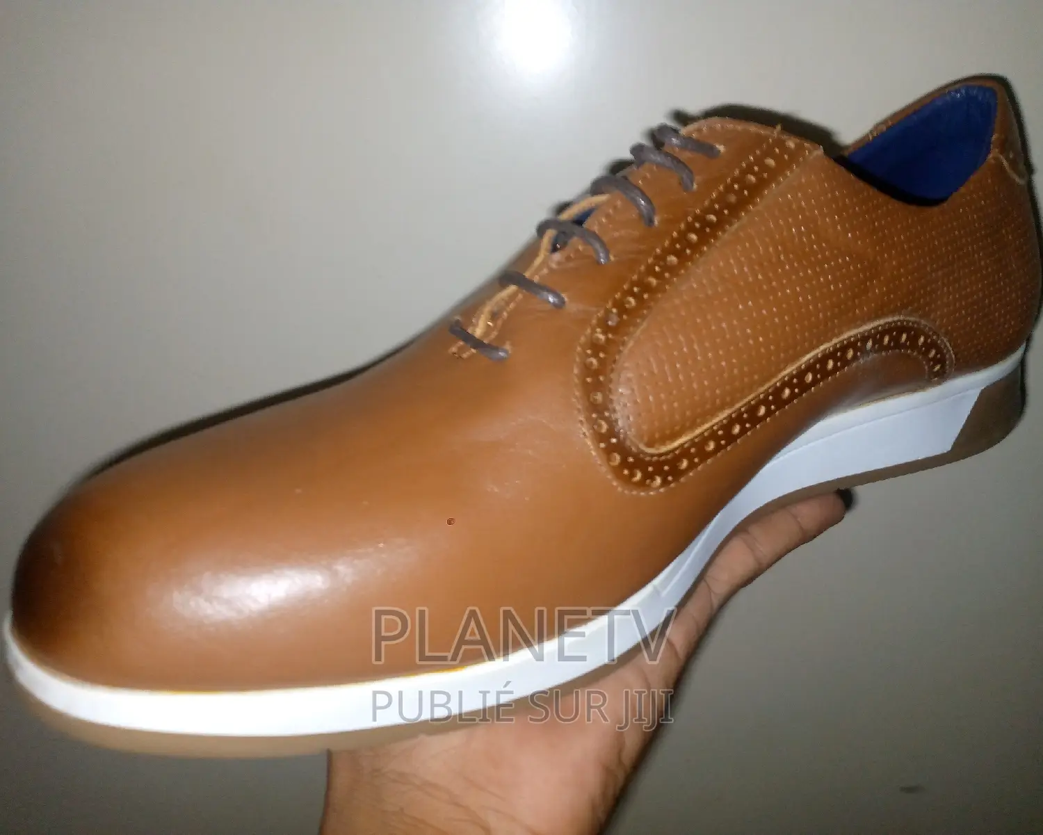 Chaussures En Cuir Disponible