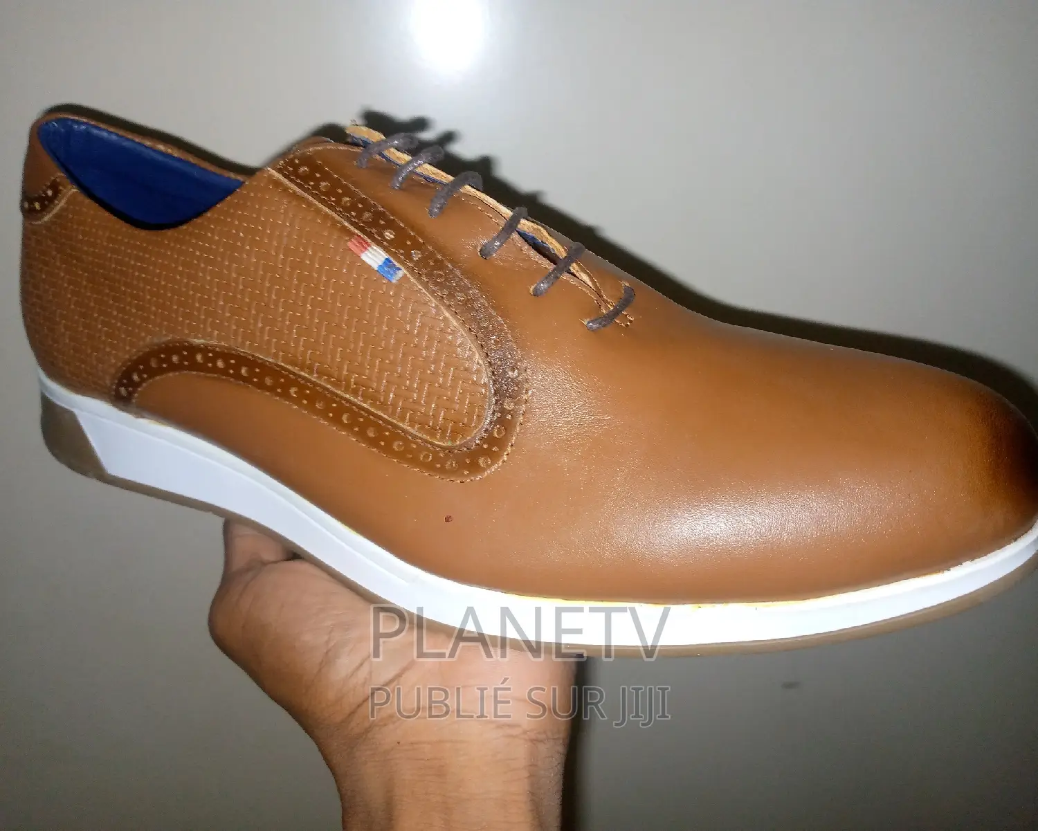 Chaussures En Cuir Disponible