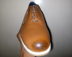 Chaussures En Cuir Disponible