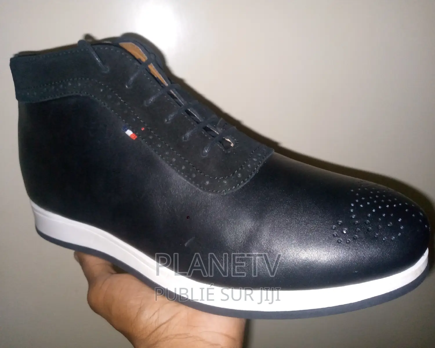 Chaussures en Cuir Disponible