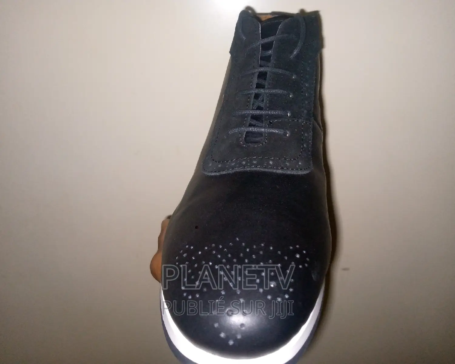 Chaussures en Cuir Disponible