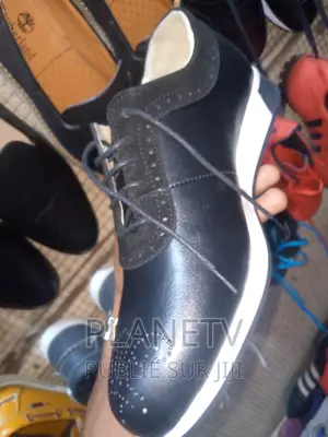 Chaussures en Cuir en Promo Disponible