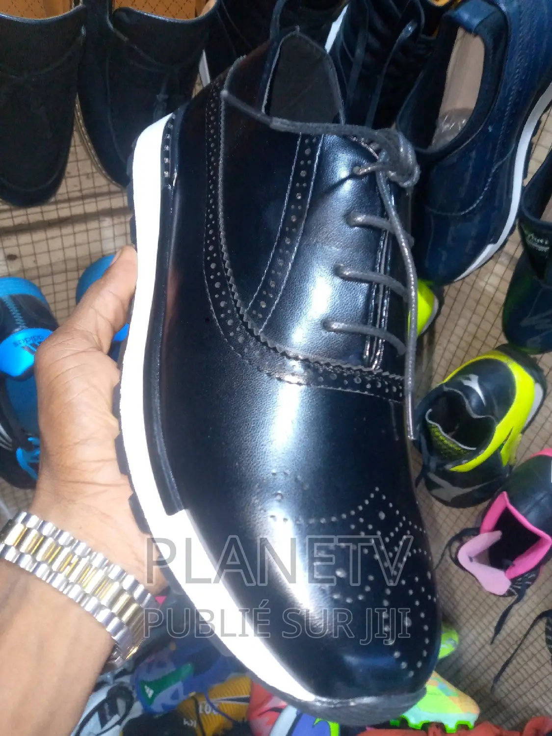 Chaussures en Cuir en Promo Disponible