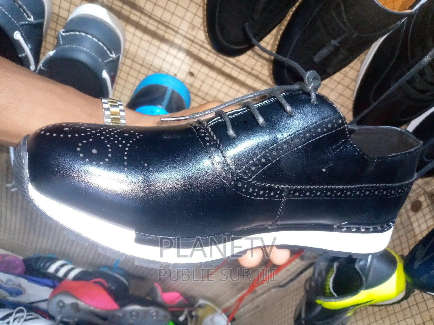 Chaussures en Cuir en Promo Disponible