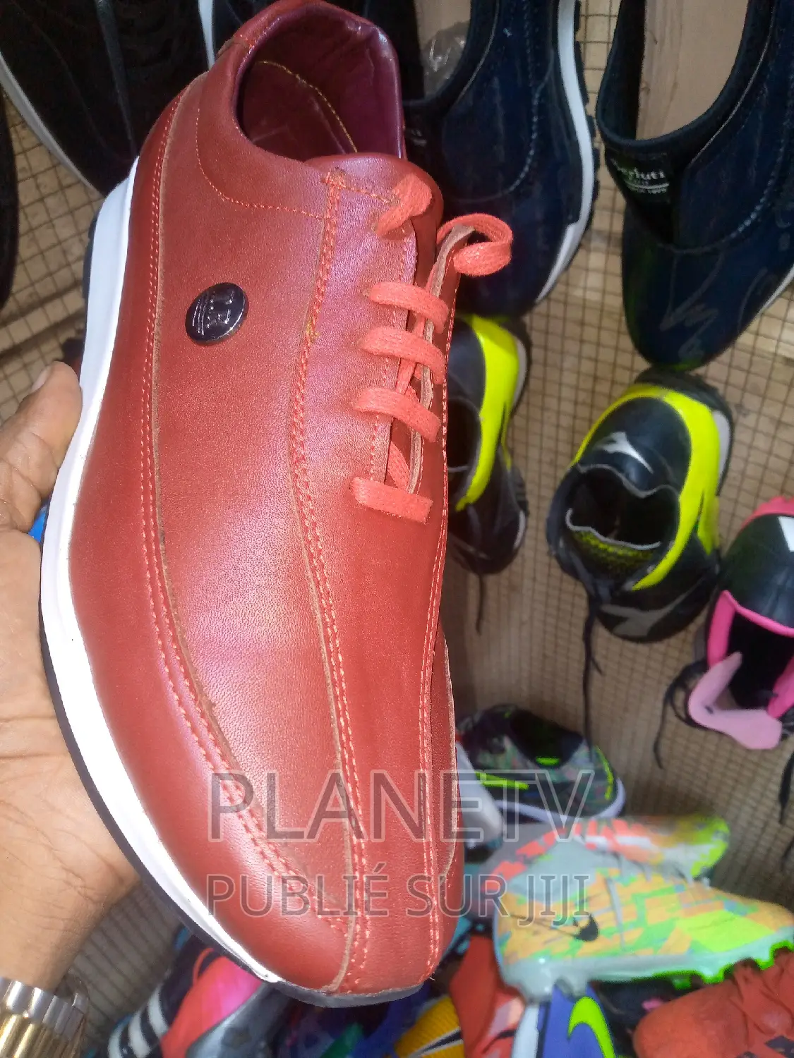 Chaussures en Cuir en Promo Disponible