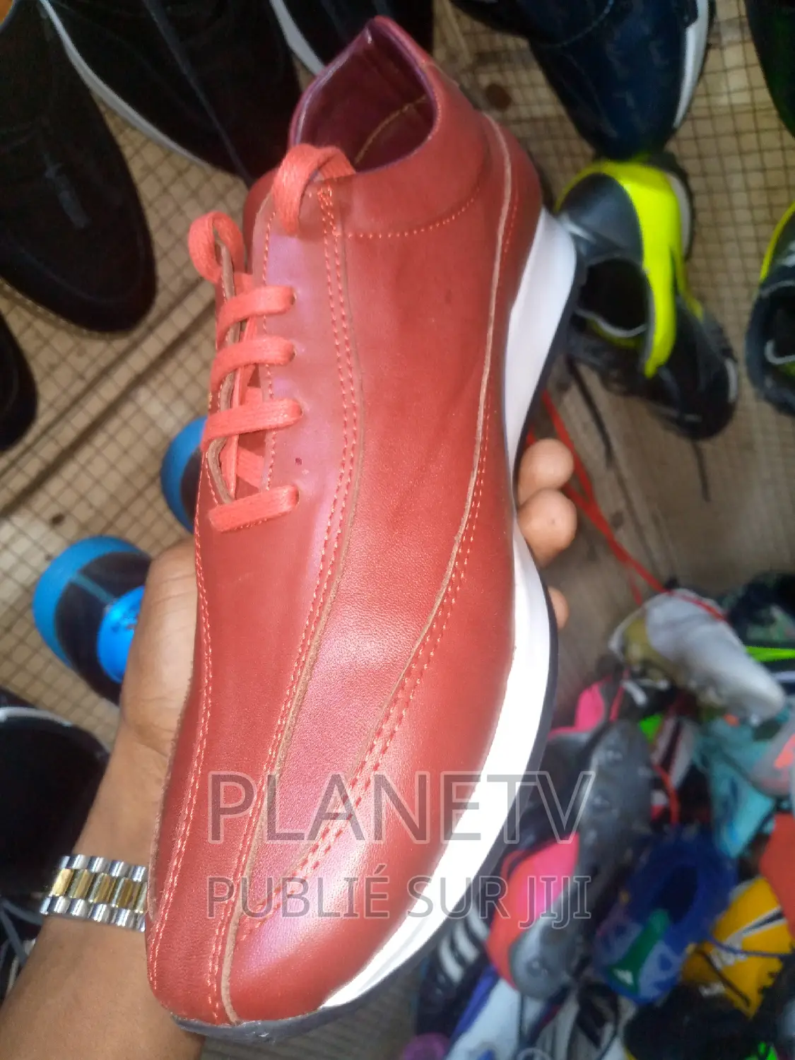 Chaussures en Cuir en Promo Disponible