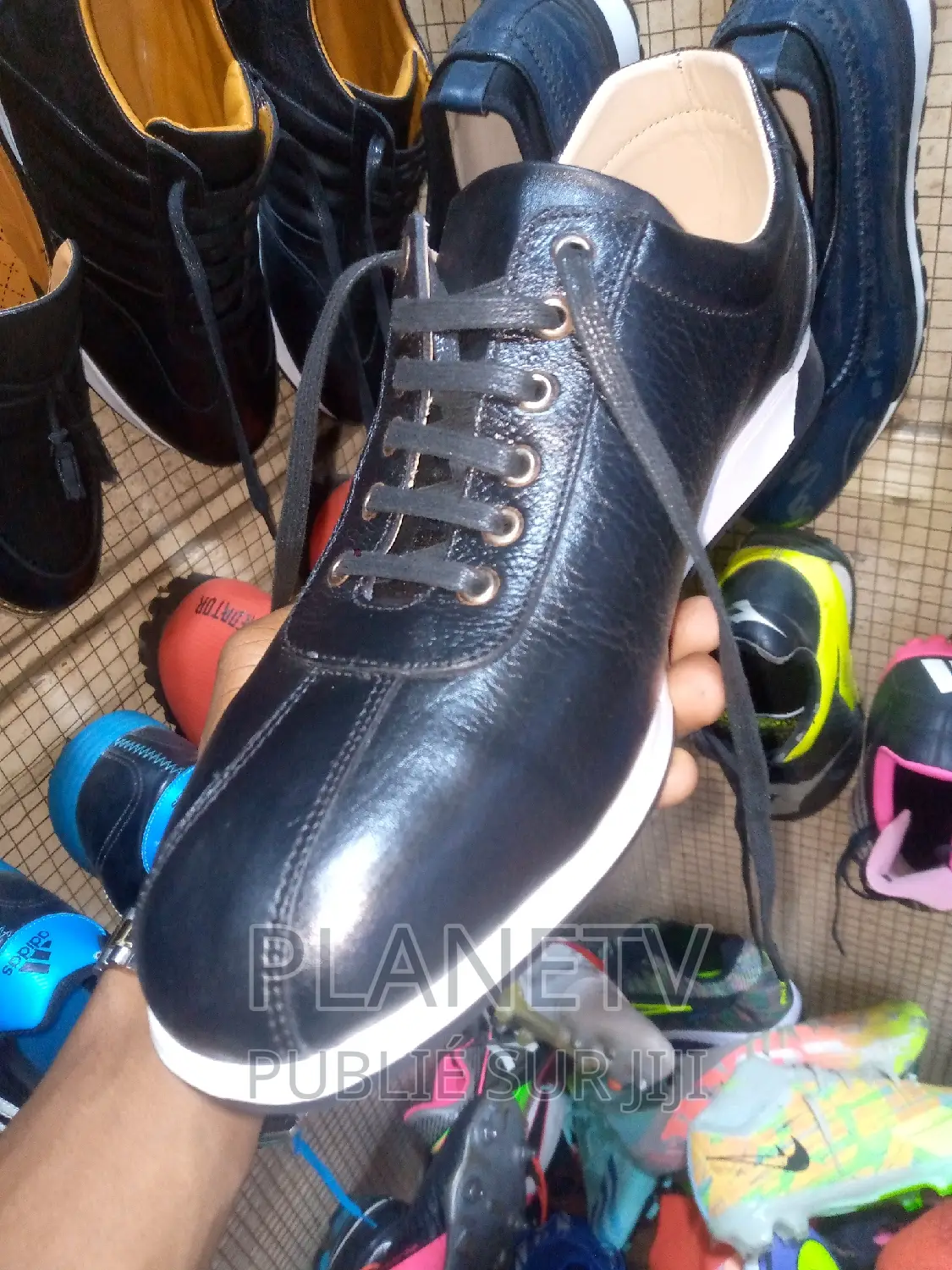 Chaussures en Cuir en Promo Disponible